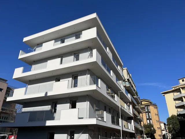 Via Cantarini, facciata completata