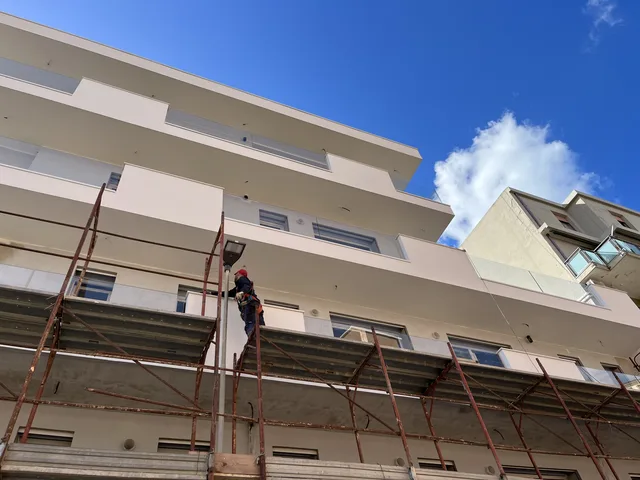 Via Cantarini, cantiere in corso