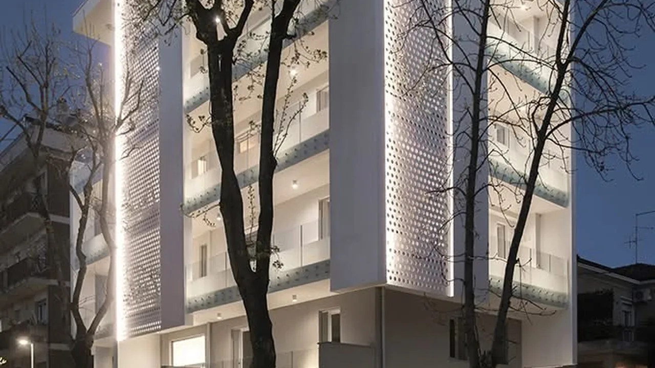 Residenza efficiente illuminata al tramonto in Via de Gasperi